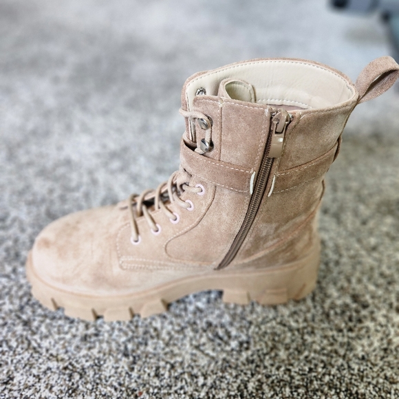 Platform - Picture 6 of 9